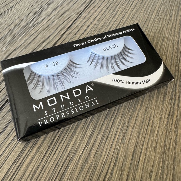 NIB 🎀 Lashes for ALL Occasions & Events - Picture 1 of 4